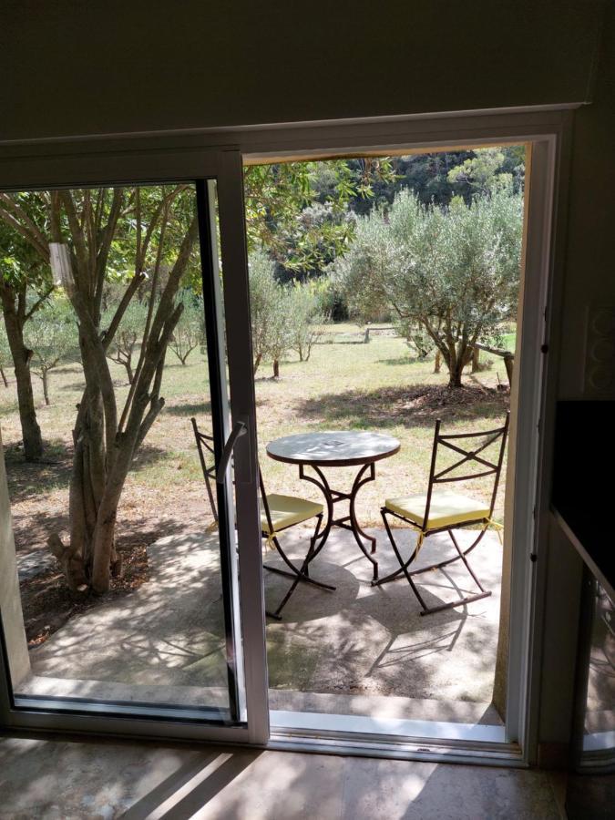 L'Etang Des Cigales Apartamento Uchaux Exterior foto